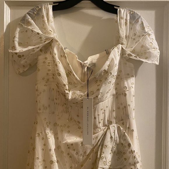 ML Monique Lhuillier Off-The-Shoulder Metallic Chiffon Gown - Picture 4 of 4